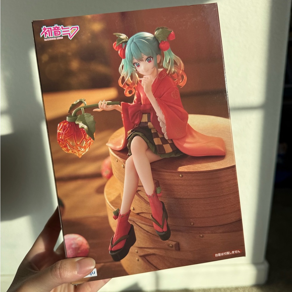 Ryu Red and Green Anime Figure